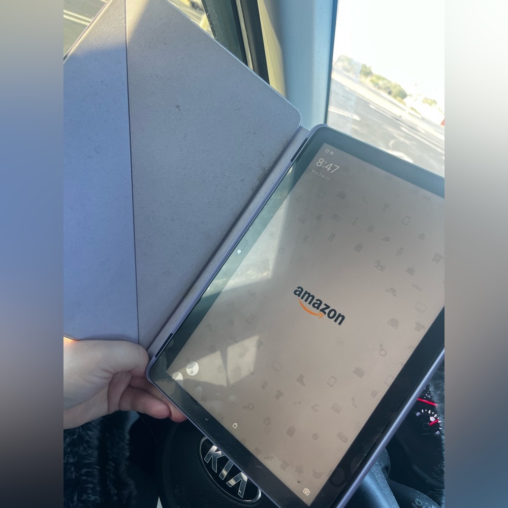 Amazon Tablet - Lilac Color - Picture 2 of 3